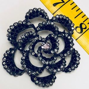 Gorgeous fashion brooch